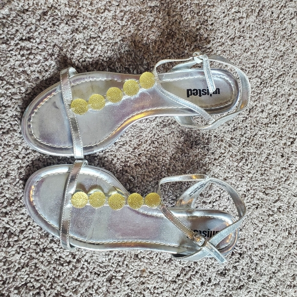 Heels - Picture 1 of 3